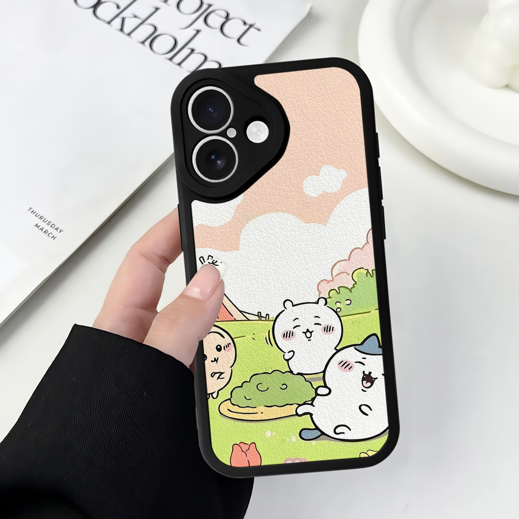 （画像用） ちいかわ Chii-kawa 【iPhone 16シリーズ対応】シリコンスマホケース（レザー調） 材質：シリコン